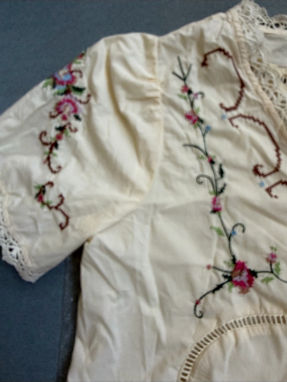 NWT! Jennifer & Grace 100% Cotton 1X Top in Cream with Floral Embroidery NWT 🌷